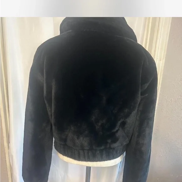 Cropped Black Faux Fur Jacket - Picture 3 of 3